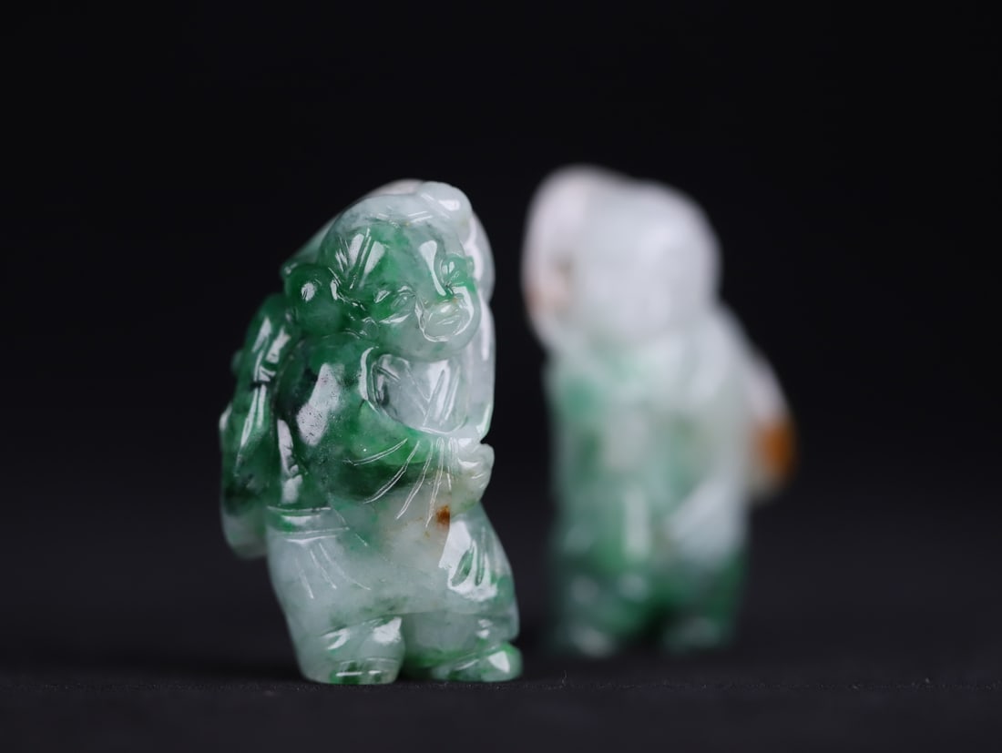 A beautiful jade boy holding Ganoderma lucidum - 6