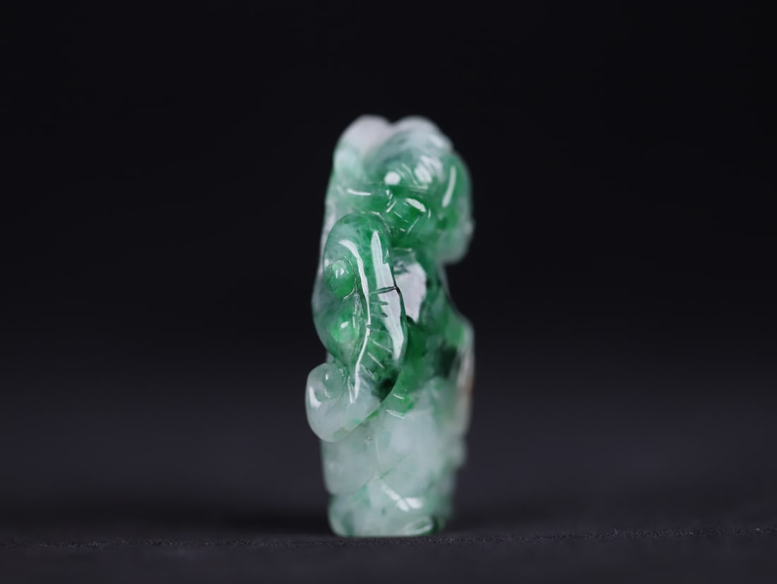 A beautiful jade boy holding Ganoderma lucidum - 8