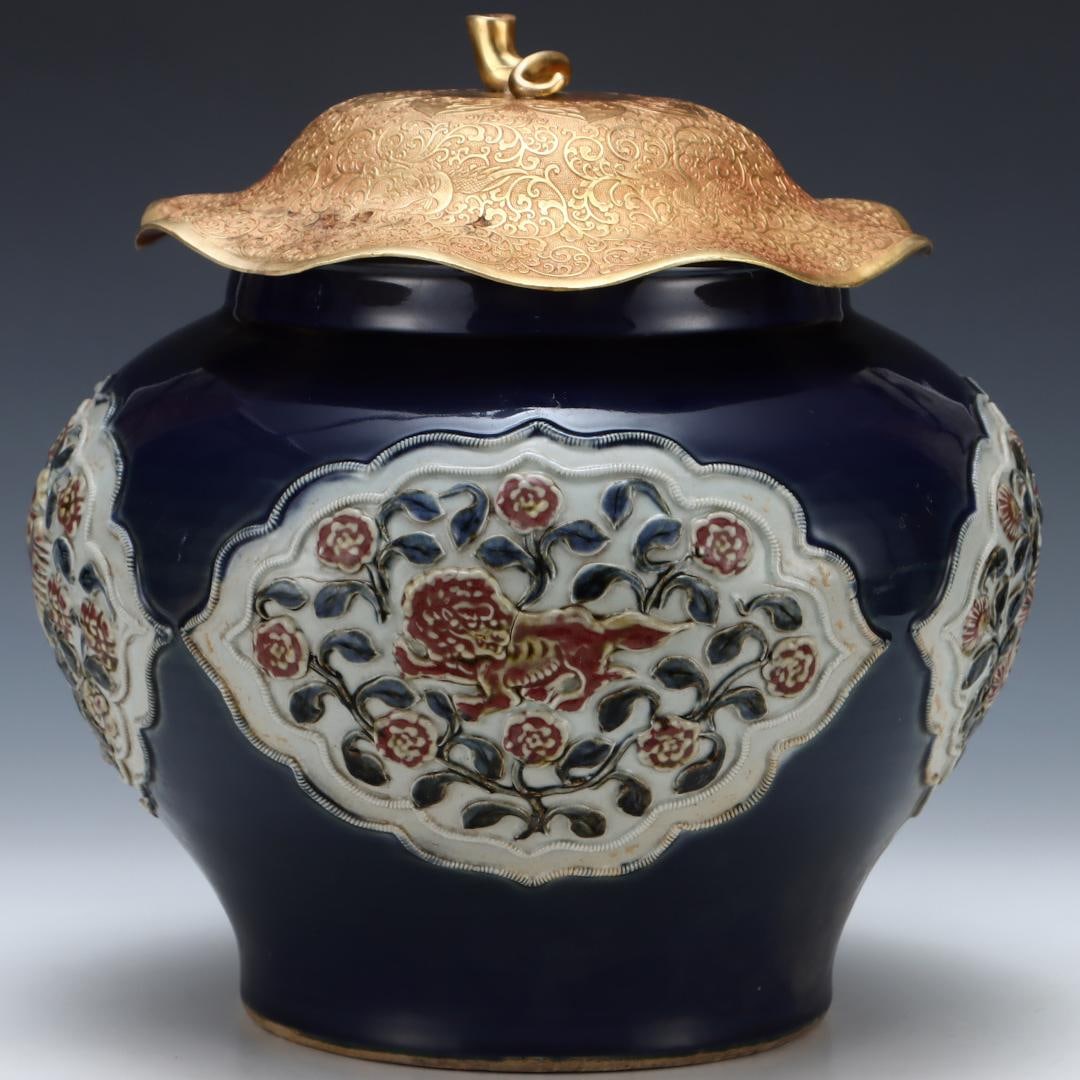 A blue glaze pinch lion phoenix pattern jar from the Yuan Dynasty: Yuan Dynasty blue glaze pinched lion phoenix pattern jar Size:H:35.5cmBelly diameter35cm (The Dimensions Of All Batches Are Manually Measured.If You Need More Detailed Information,