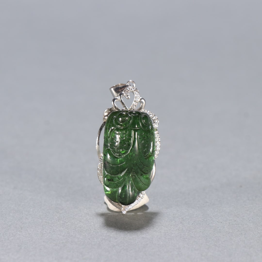 A tourmaline fish pattern pendant from the Qing Dynasty: Tourmaline fish pattern pendant of the Qing Dynasty Size:0.0092kgH:3.7cmW:1.7cm (The Dimensions Of All Batches Are Manually Measured.If You Need More Detailed Information, Please Contact Our Customer