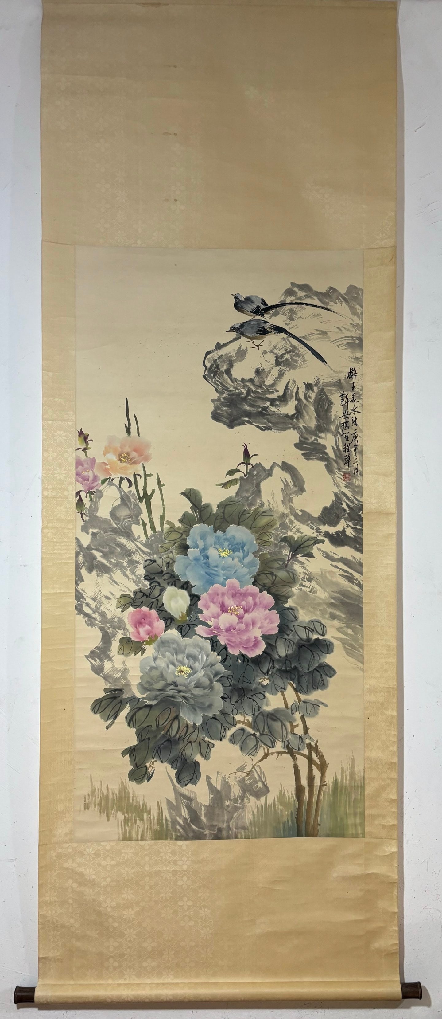 A vertical axis of Cheng Zhang's flower and bird picture: Cheng Zhang's flower and bird picture vertical axis Size:Painting coreSize:135x66cm (The Dimensions Of All Batches Are Manually Measured.If You Need More Detailed Information, Please Contact Our Custo