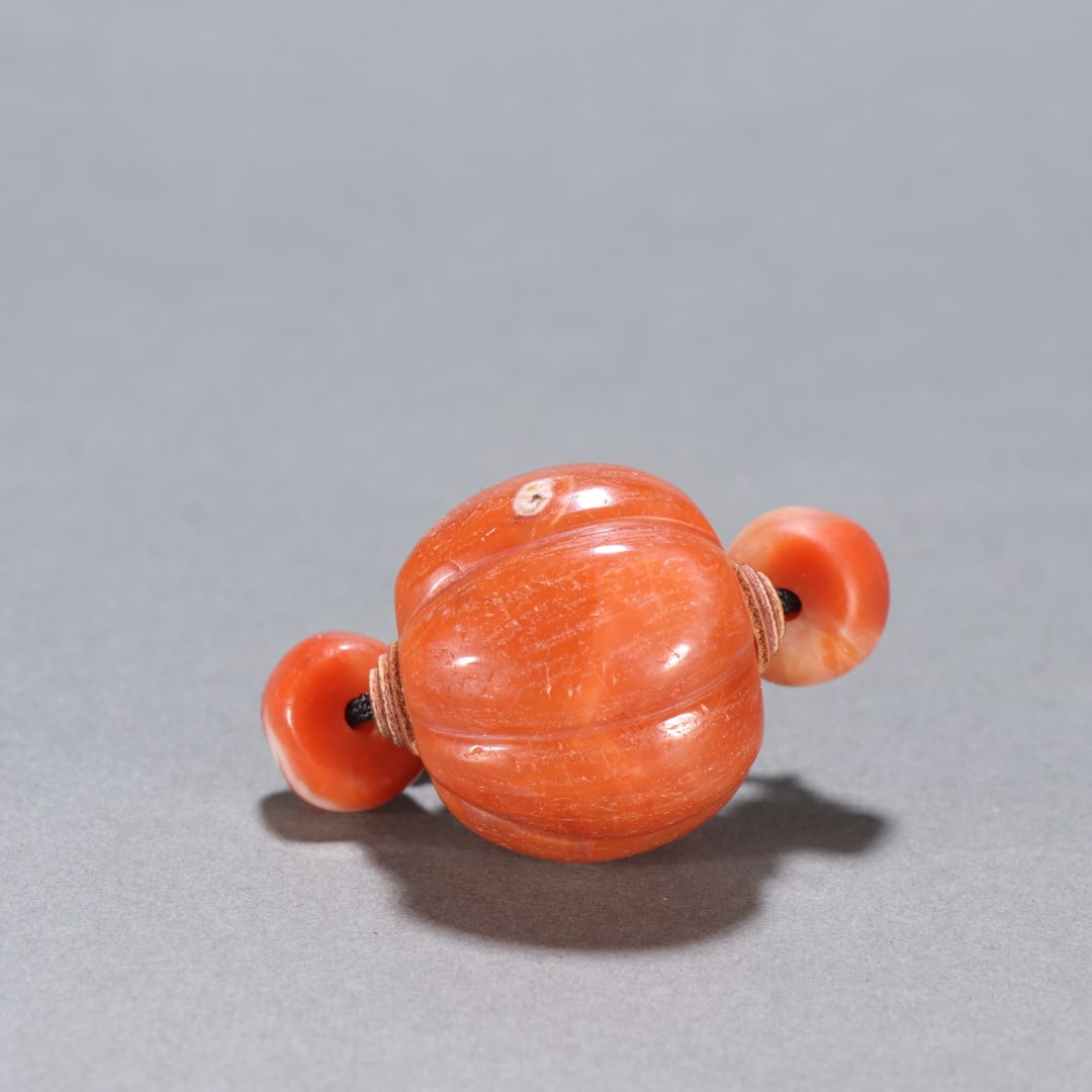 A piece of exquisite red gourd beads: Exquisite red melon beads Size:0.0634kgCalorie:3.5cm (The Dimensions Of All Batches Are Manually Measured.If You Need More Detailed Information, Please Contact Our Customer Service Before Bidding.)