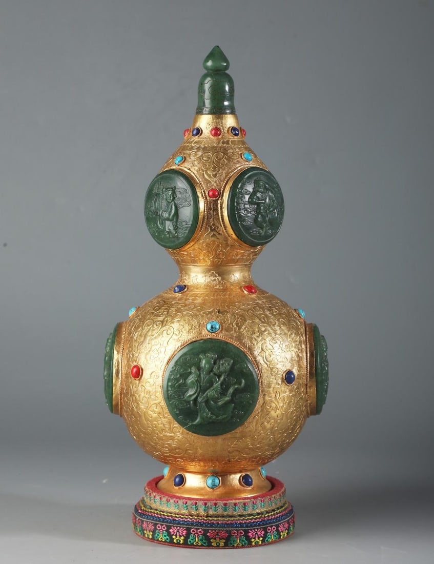 A fine gilt vase (1 of 9)
