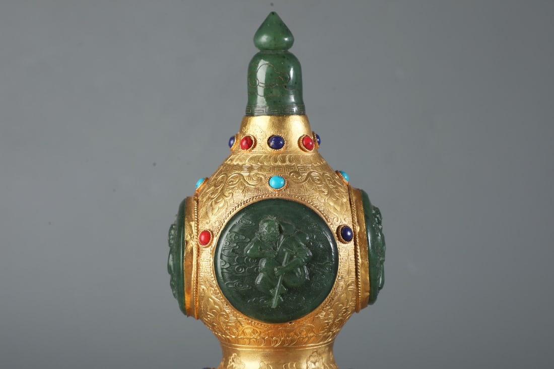 A fine gilt vase - 4