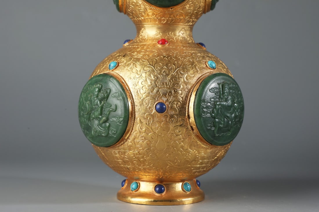 A fine gilt vase - 5