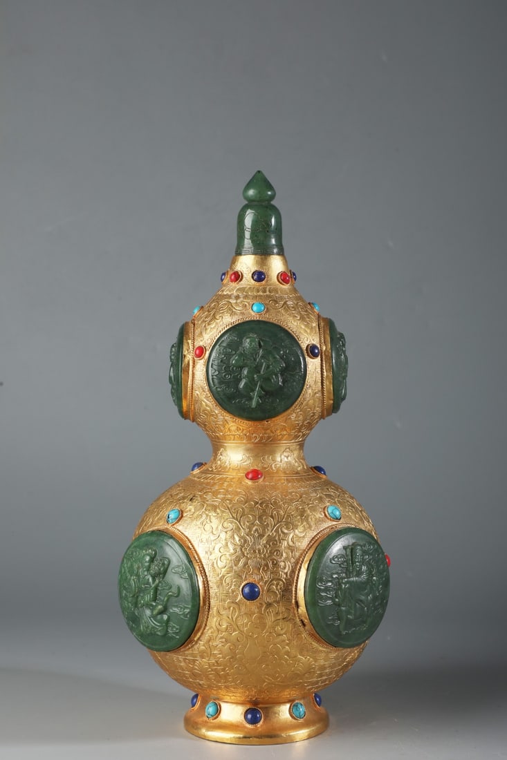 A fine gilt vase - 6