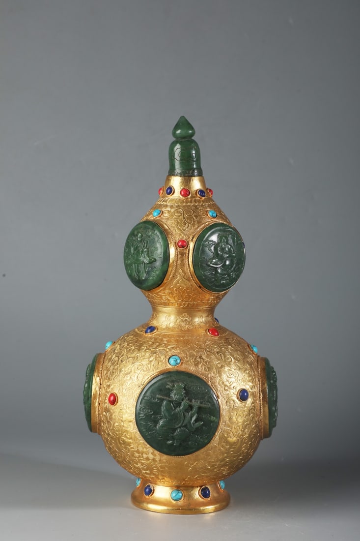 A fine gilt vase - 7