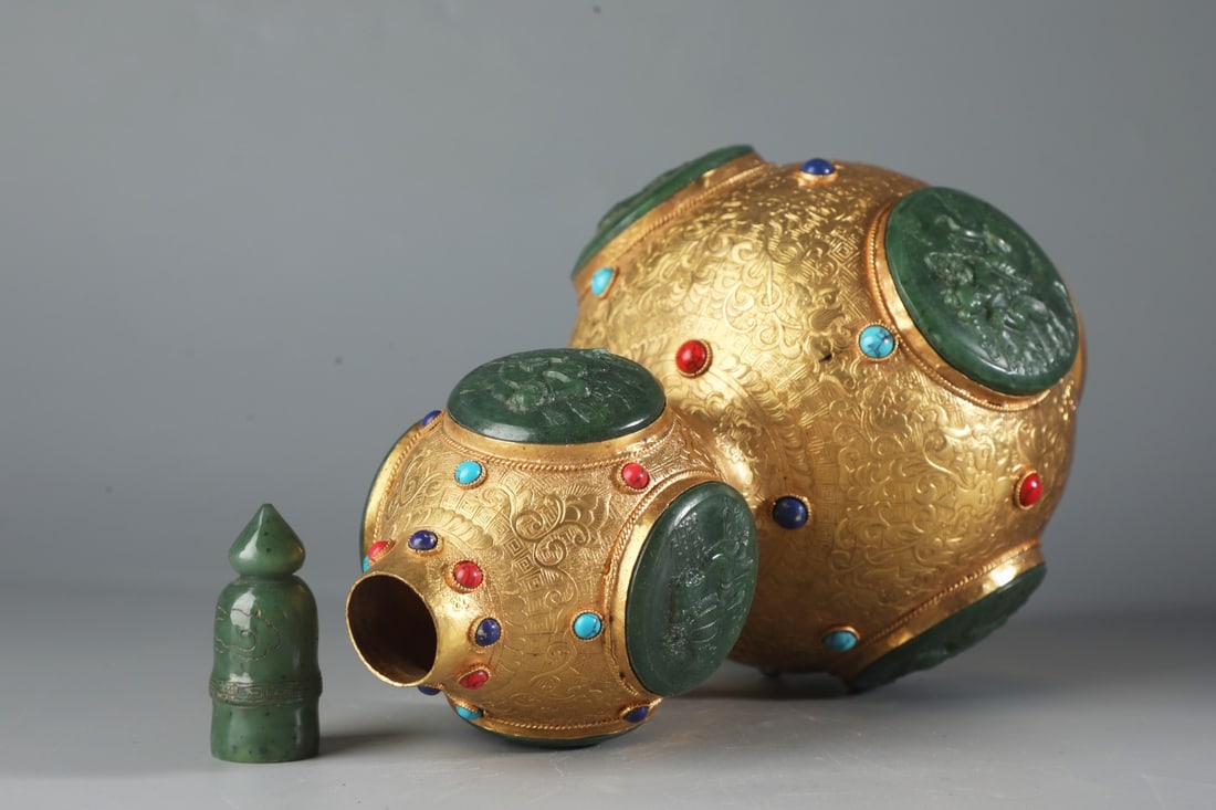 A fine gilt vase - 8