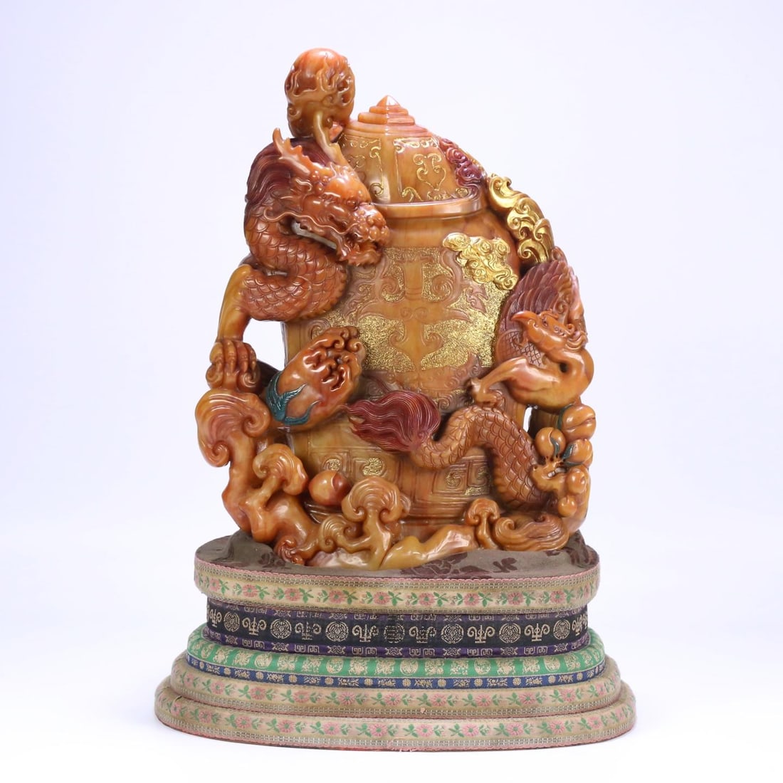 A Qing Dynasty Fujian Shoushan stone dragon and phoenix bag treasure vase mountain ornament (1 of 9)