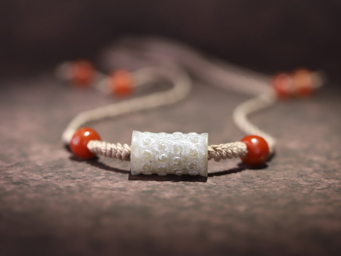 A Han Dynasty grain pattern jade necklace - 2