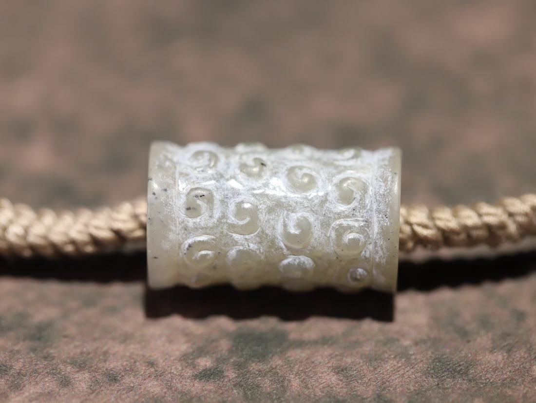 A Han Dynasty grain pattern jade necklace - 5