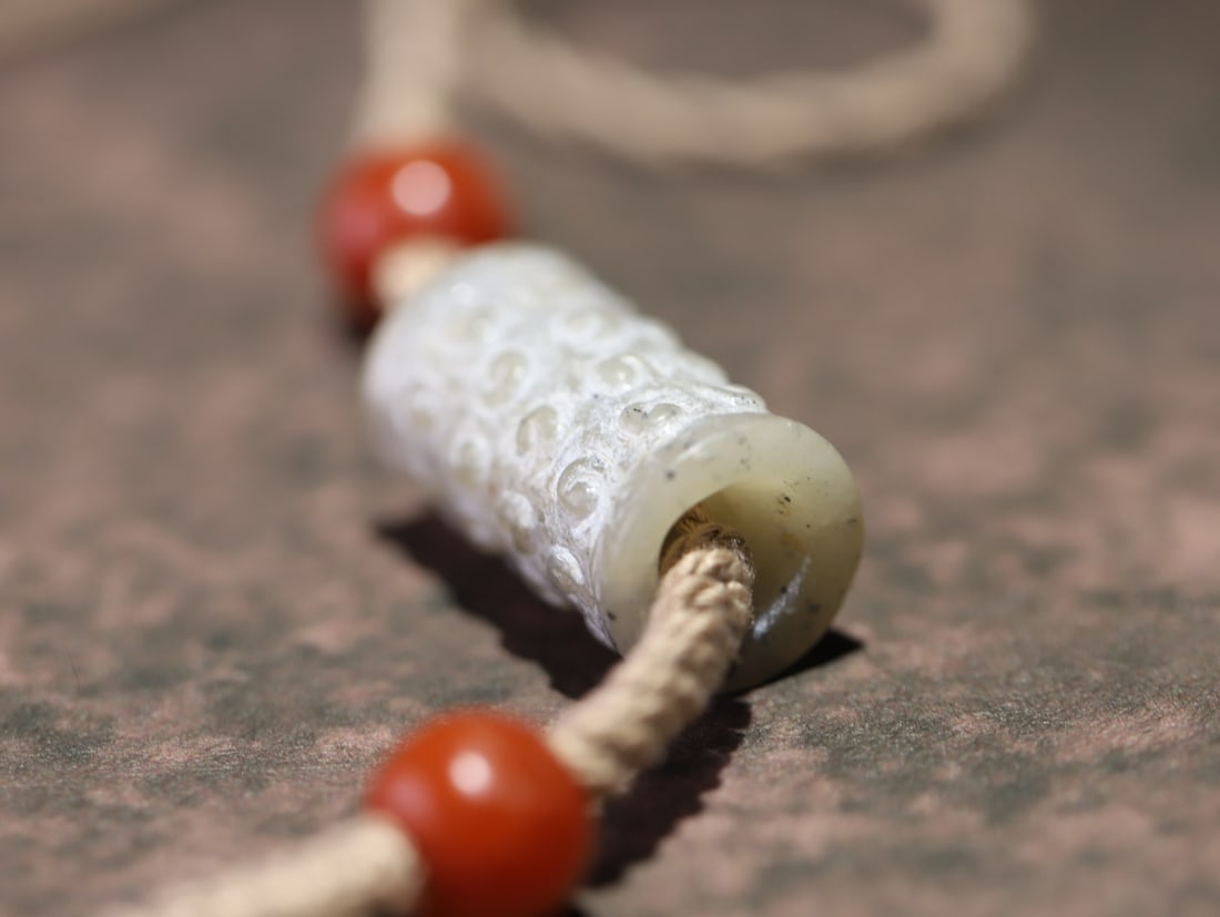 A Han Dynasty grain pattern jade necklace - 6