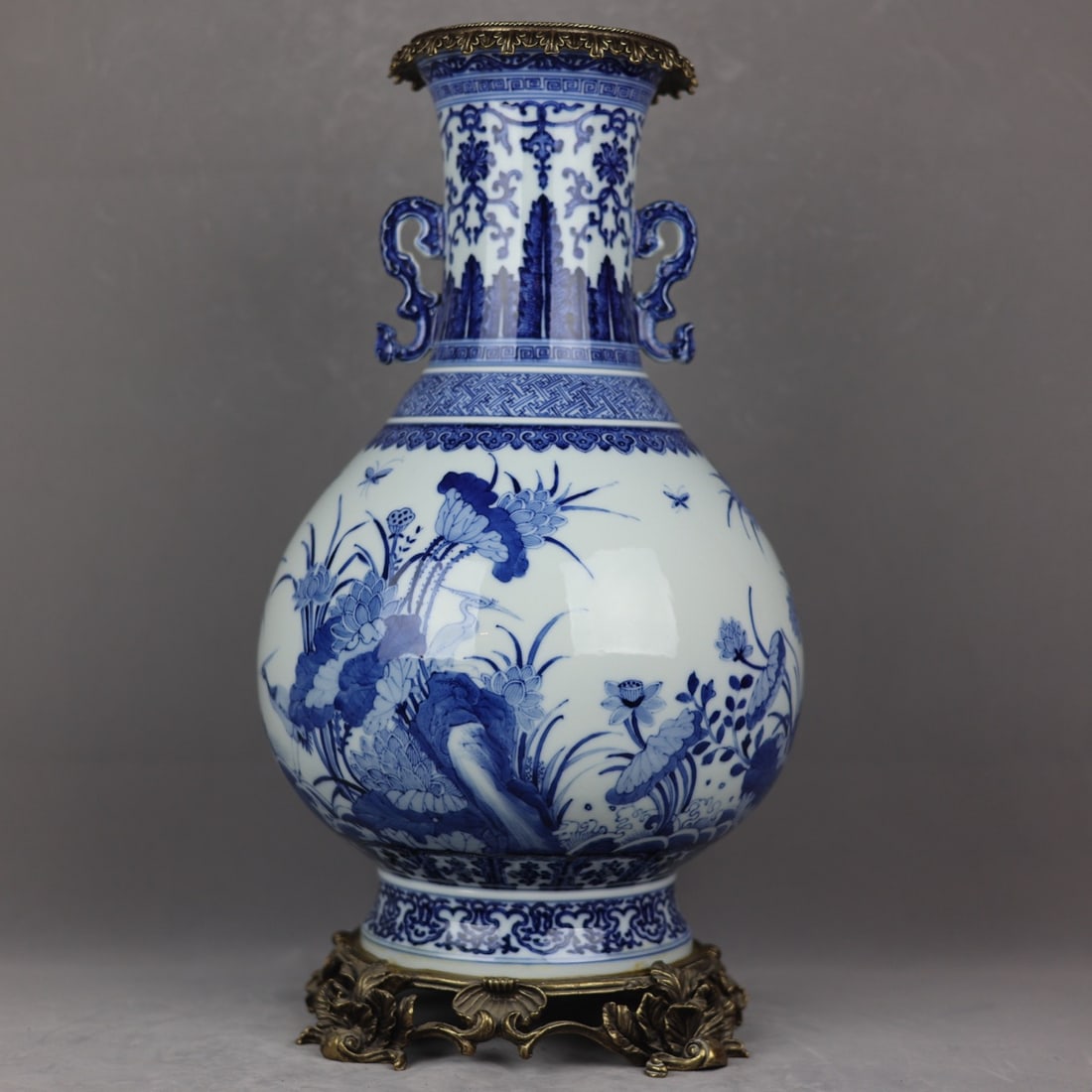 An Exquisite Blue and White Inlaid Bronze Lotus Pattern Flower Pattern Double-Ears Vase: An Exquisite Blue and White Inlaid Bronze Lotus Pattern Flower Pattern Double-Ears Vase Qing Dynasty, China Qianlong Six-character Mark Size:50cmx27cm (The Dimensions Of All Batches Are Manually