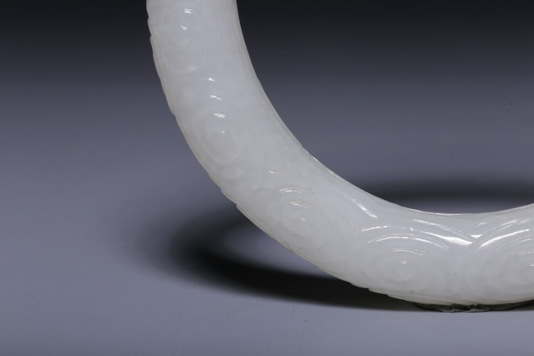 An Exquisite White Jade Dragon Pattern Bracelets - 3