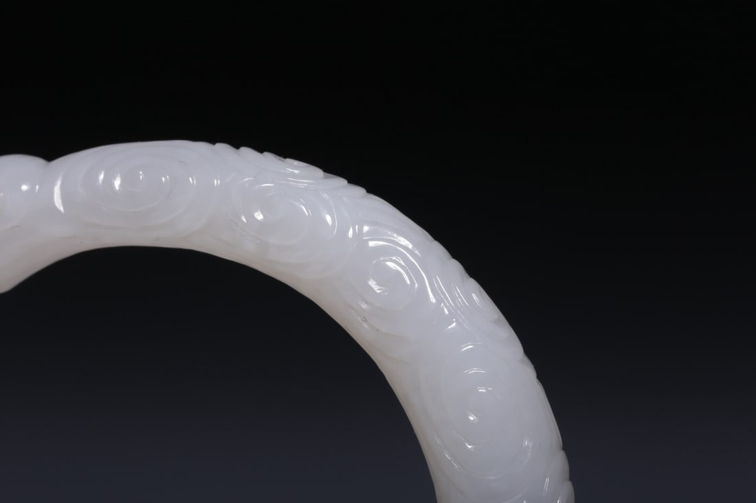 An Exquisite White Jade Dragon Pattern Bracelets - 4