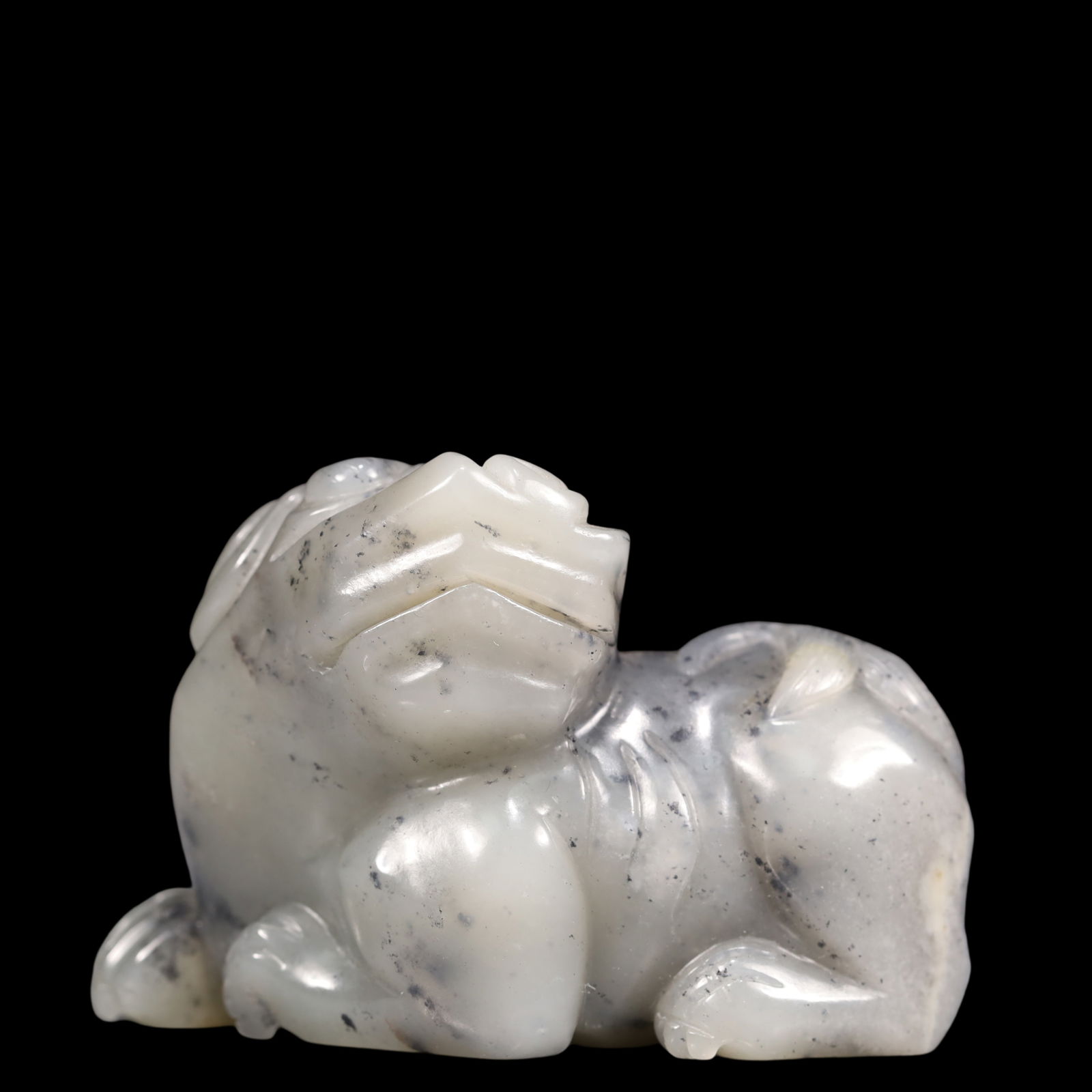 A Exquisite White Jade Lion Ornament: A Exquisite White Jade Lion Ornament Qing Dynasty, China Size:9cmx5.5cmx6cm Weight:350g (The Dimensions Of All Batches Are Manually Measured.If You Need More Detailed Information, Please Contact