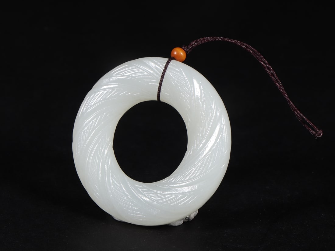 An Exquisite White Jade Pendant - 2