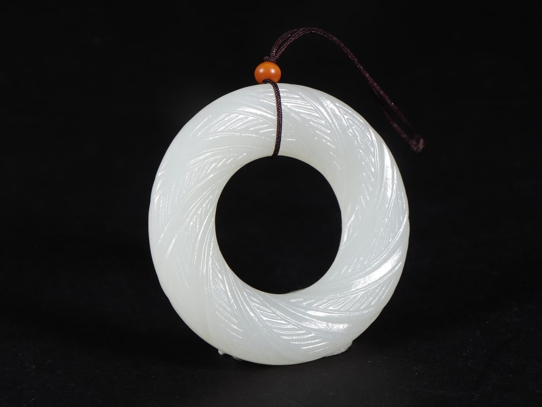 An Exquisite White Jade Pendant - 3