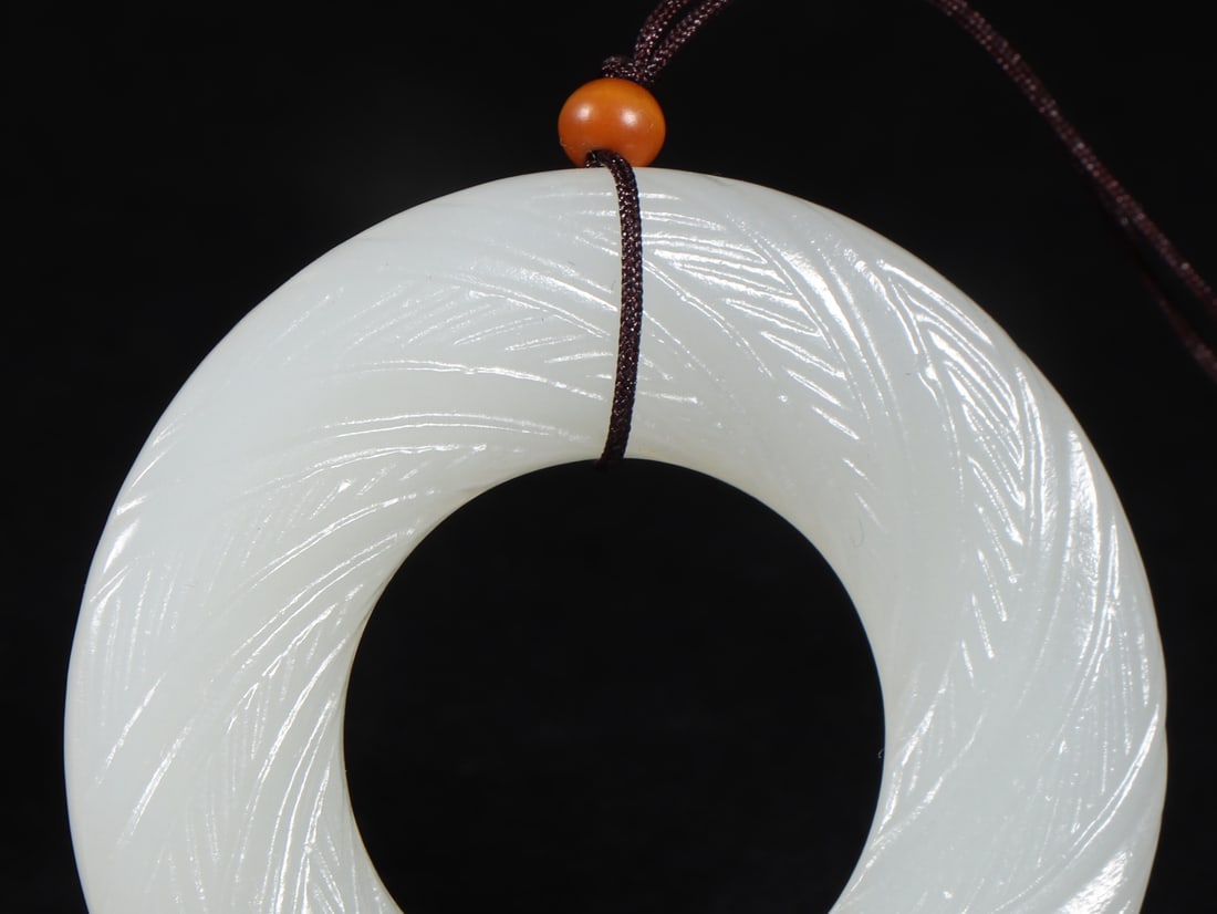 An Exquisite White Jade Pendant - 4