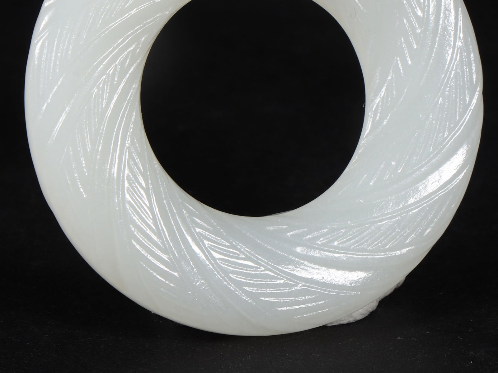 An Exquisite White Jade Pendant - 5