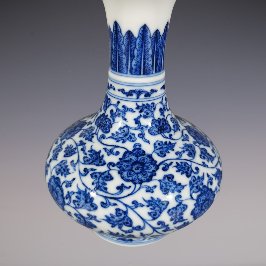 An Exquisite Blue and White Lotus Pattern Vase - 3