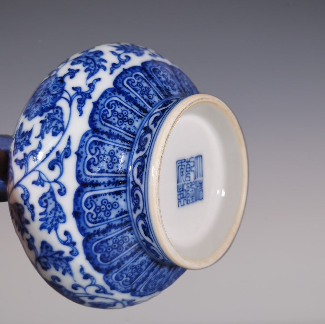 An Exquisite Blue and White Lotus Pattern Vase - 4