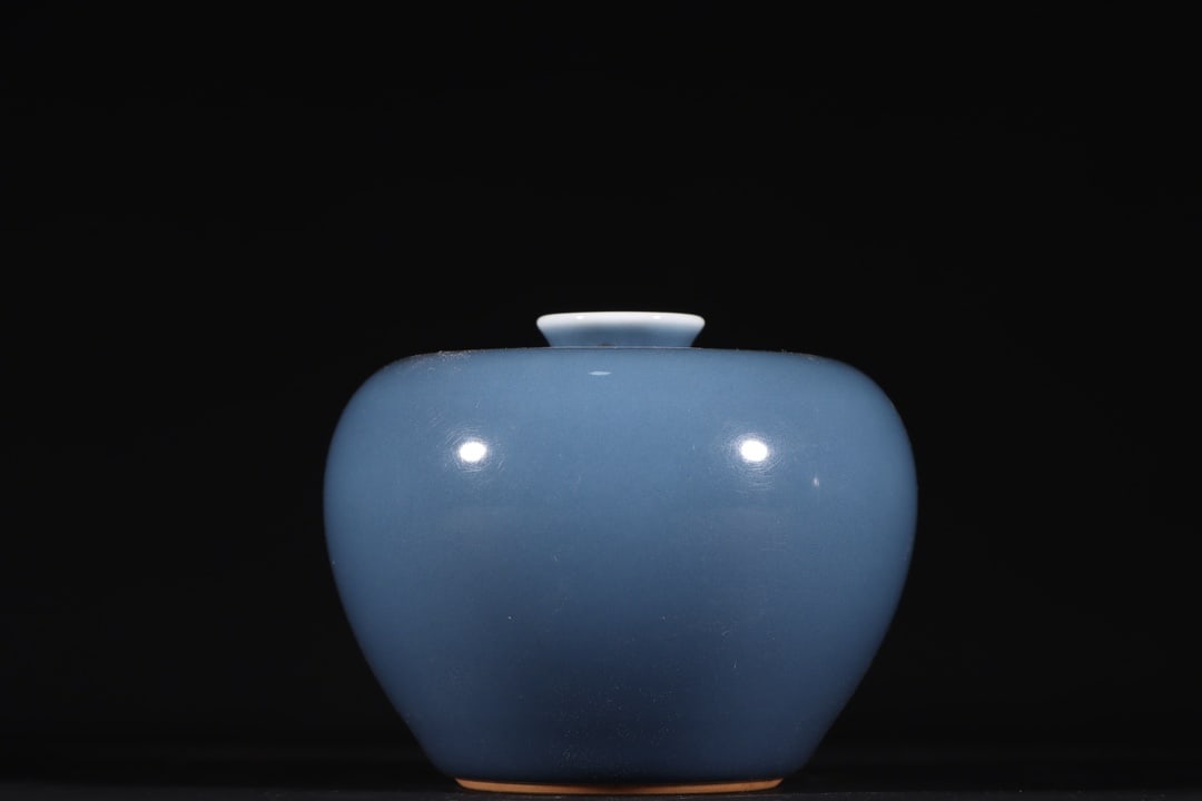 An Exquisite Blue Glazed Vase - 3