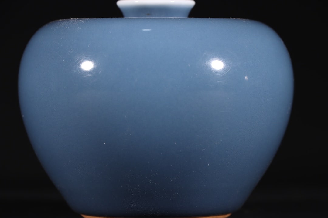 An Exquisite Blue Glazed Vase - 4