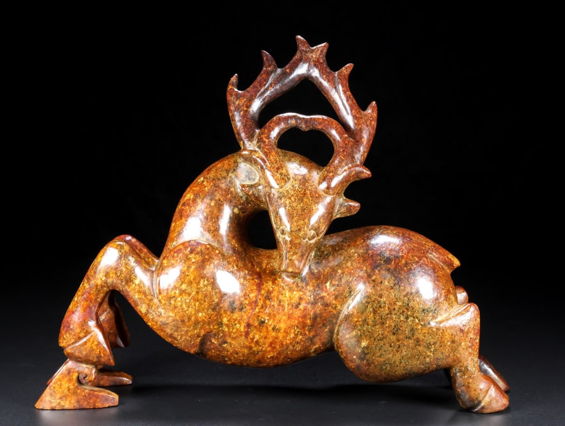 An Exquisite White Jade Deer Ornament: An Exquisite White Jade Deer Ornament Han Dynasty, China Size:19cmx23cmx6.3cm Weight:1.679kg (The Dimensions Of All Batches Are Manually Measured.If You Need More Detailed Information, Please