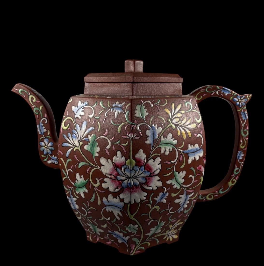 An Exquisite Purple Sands Lotus Pattern Teapot: An Exquisite Purple Sands Lotus Pattern Teapot Shi da bin Size:36cmx37.5cm (The Dimensions Of All Batches Are Manually Measured.If You Need More Detailed Information, Please Contact Our Customer