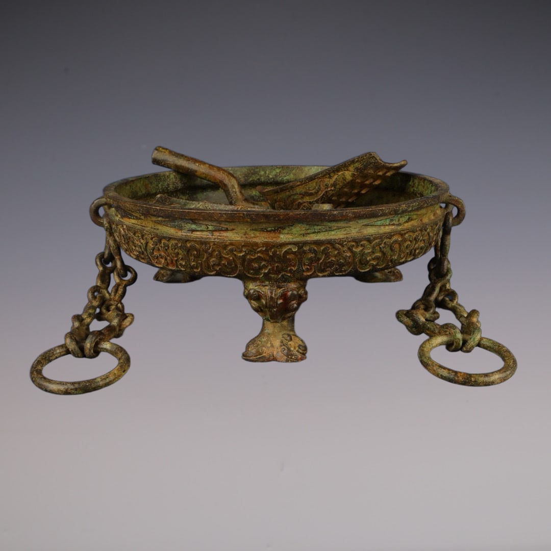 An Exquisite Bronze With Inscription Tripod Plate: An Exquisite Bronze With Inscription Tripod Plate W.Zhou , China Size:27cmx11cm Weight:3500g (The Dimensions Of All Batches Are Manually Measured.If You Need More Detailed Information, Please