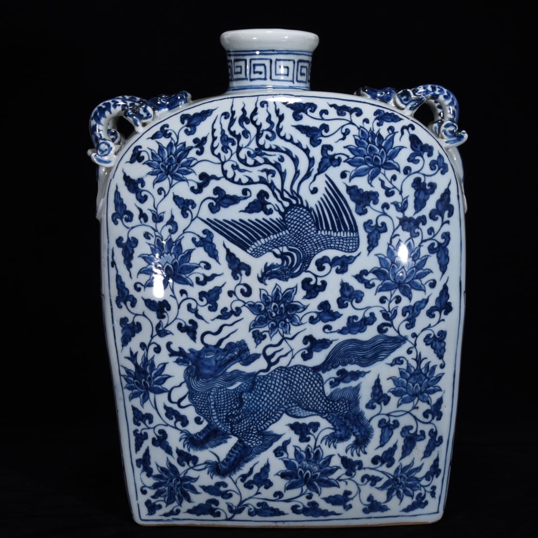 An Exquisite Blue and White Kylin Pattern Phoenix Pattern Lotus Pattern Vase: An Exquisite Blue and White Kylin Pattern Phoenix Pattern Lotus Pattern Vase Yuan Dynasty, China Size:41cmx21cm (The Dimensions Of All Batches Are Manually Measured.If You Need More Detailed Informati