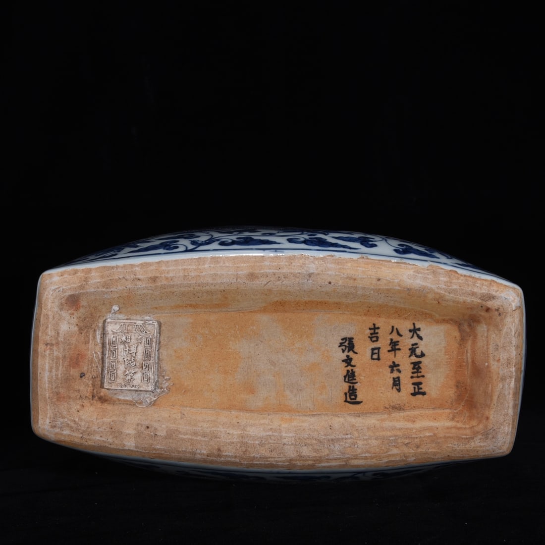 An Exquisite Blue and White Kylin Pattern Phoenix Pattern Lotus Pattern Vase - 9