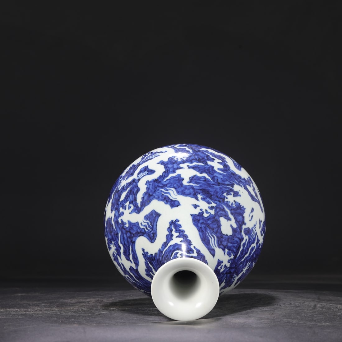 An Exquisite Blue and White Dragon Pattern Seawater Pattern Vase - 5