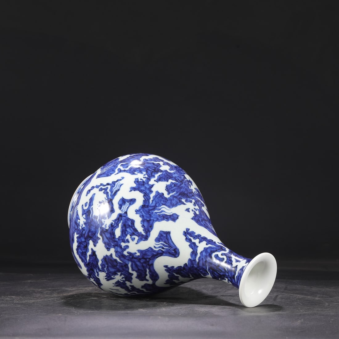 An Exquisite Blue and White Dragon Pattern Seawater Pattern Vase - 6