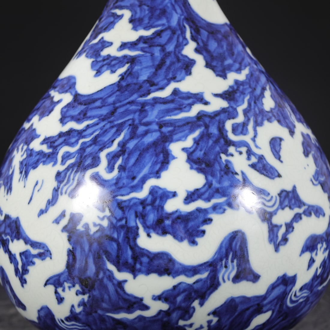 An Exquisite Blue and White Dragon Pattern Seawater Pattern Vase - 8