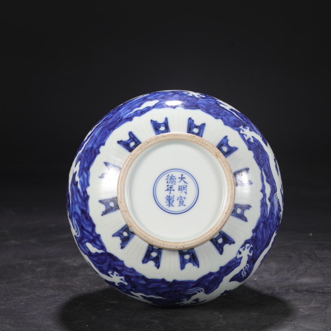 An Exquisite Blue and White Dragon Pattern Seawater Pattern Vase - 9