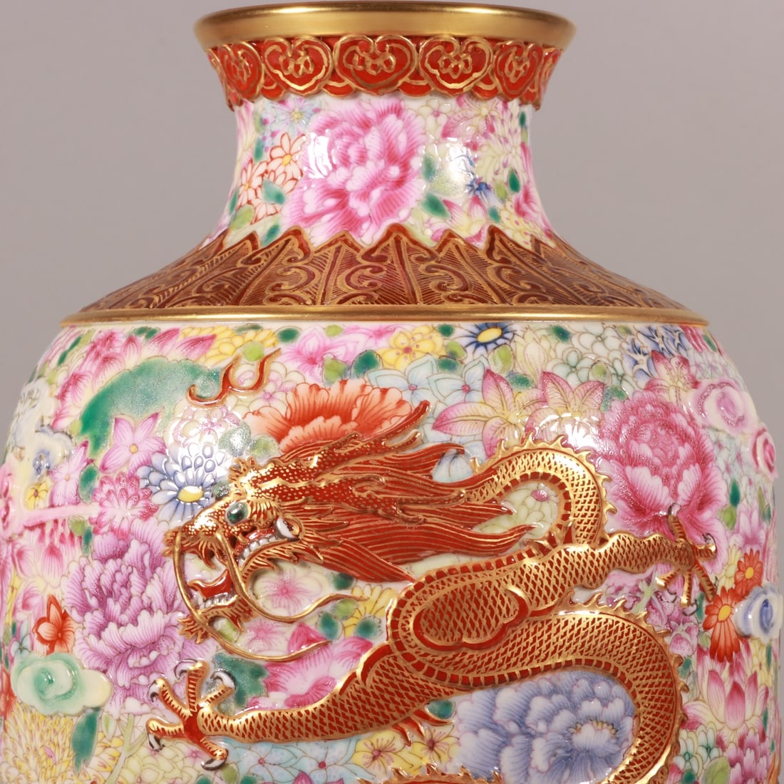 An Exquisite Famille-Rose Flower Pattern Dragon Pattern Vase - 2