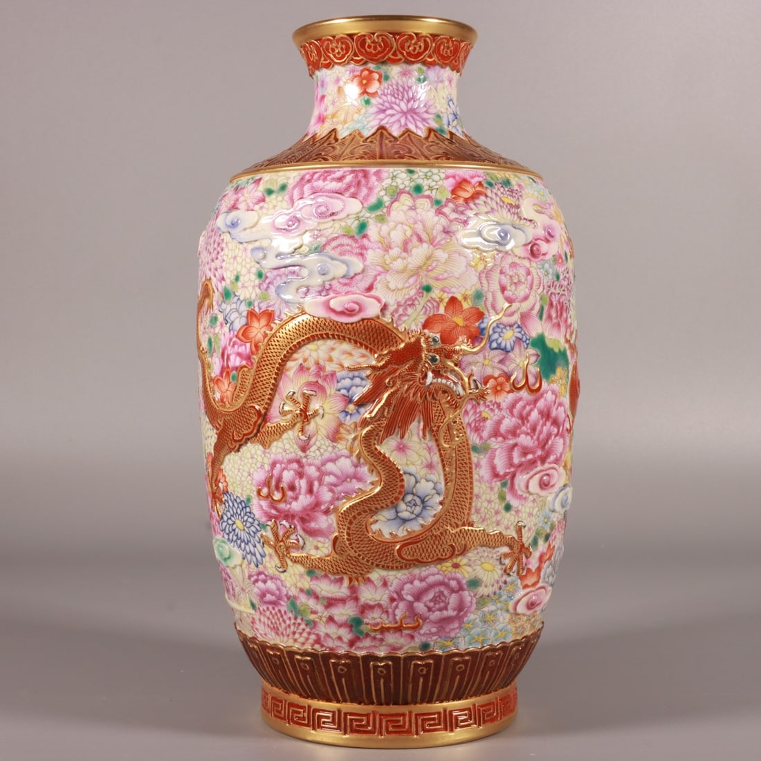 An Exquisite Famille-Rose Flower Pattern Dragon Pattern Vase - 5