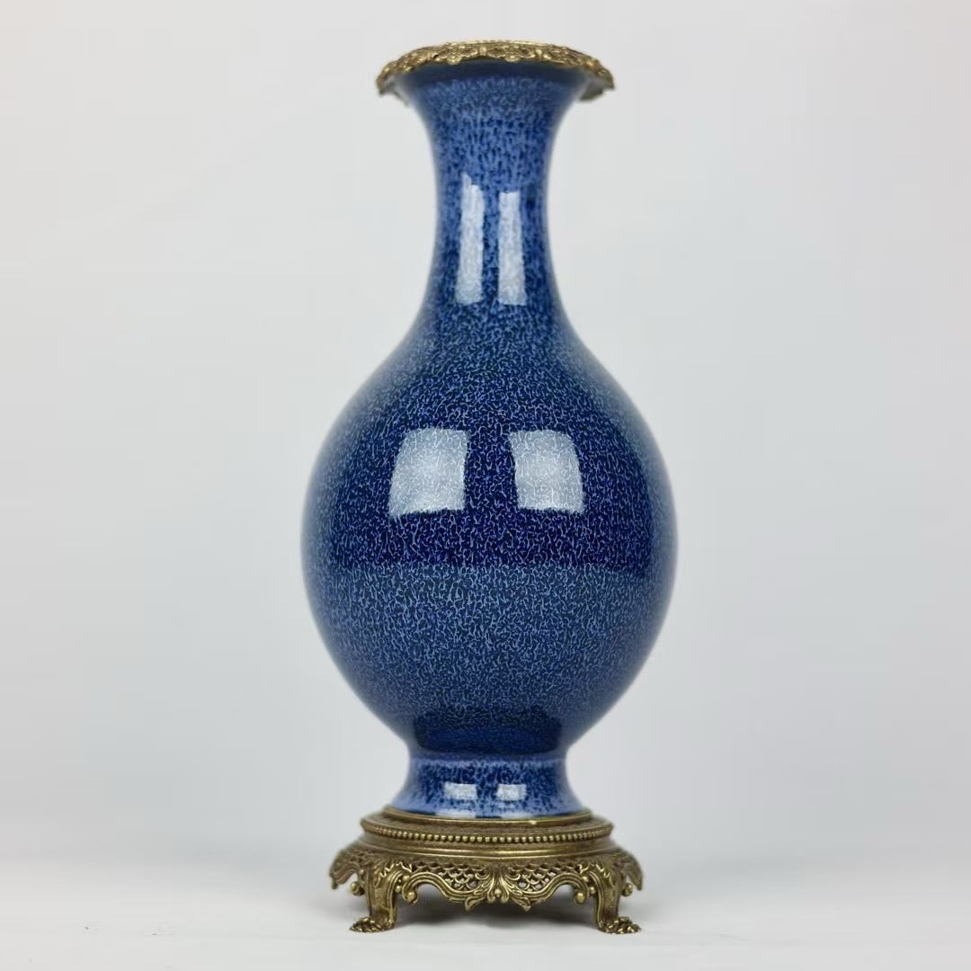 An Exquisite Flambe Glazed Inlaid Bronze Vase: An Exquisite Flambe Glazed Inlaid Bronze Vase Qing Dynasty, China Size:27cmx12cm (The Dimensions Of All Batches Are Manually Measured.If You Need More Detailed Information, Please Contact Our