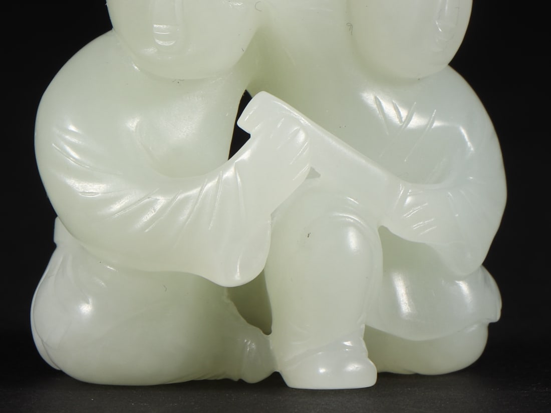 An Exquisite White Jade Figure Ornament - 4