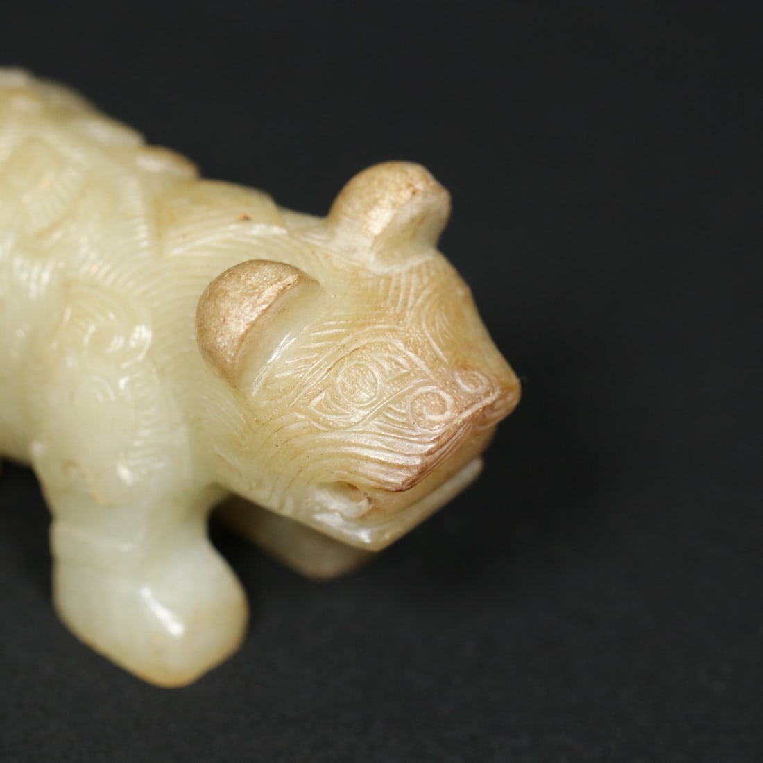 An Exquisite White Jade Dragon Pattern Tiger Ornament - 5