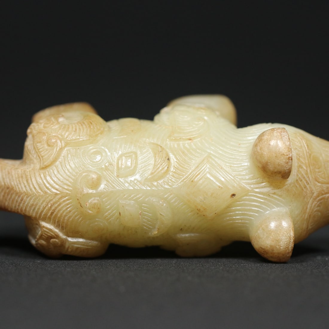 An Exquisite White Jade Dragon Pattern Tiger Ornament - 6
