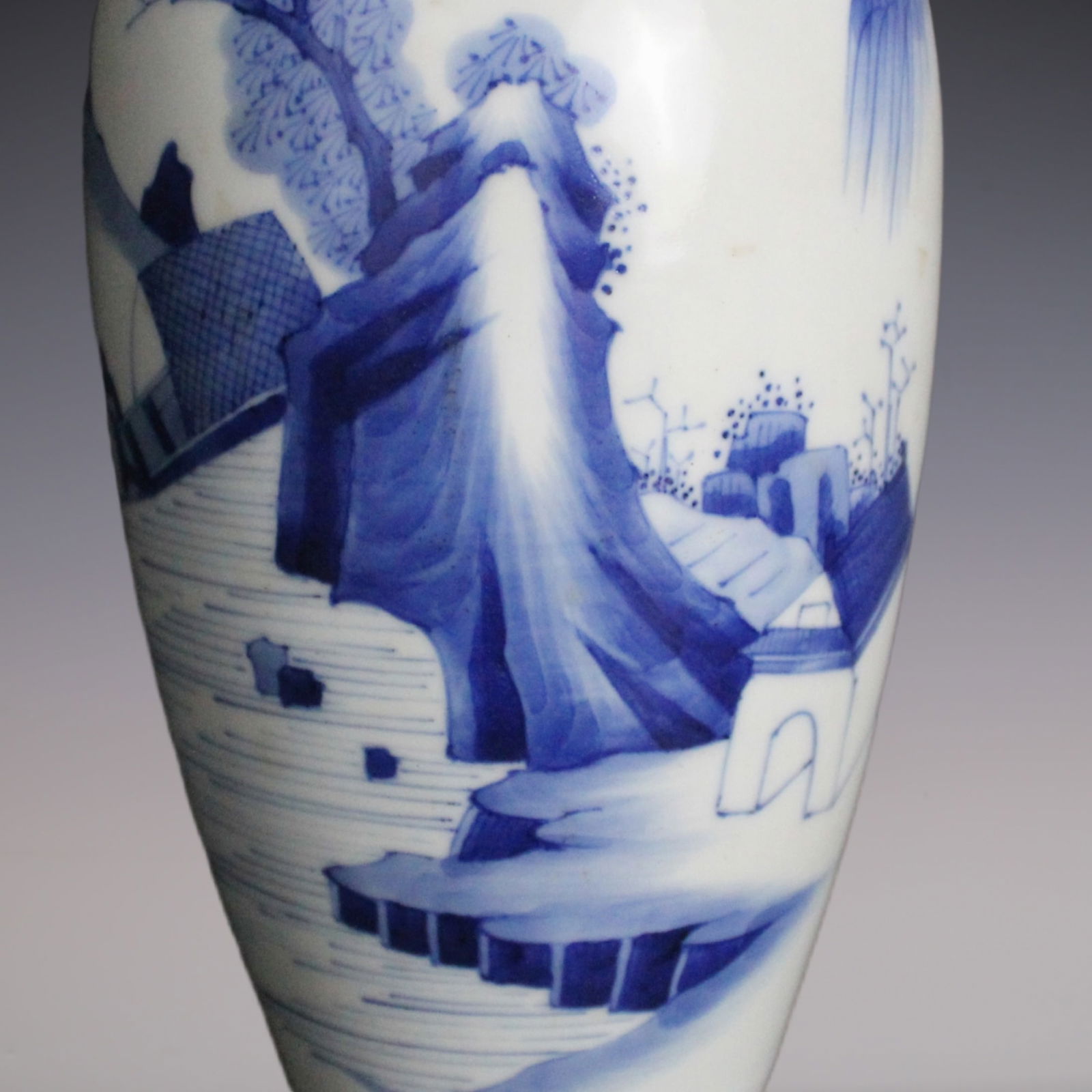 An Exquisite Blue and White Landscape Pattern Vase - 4