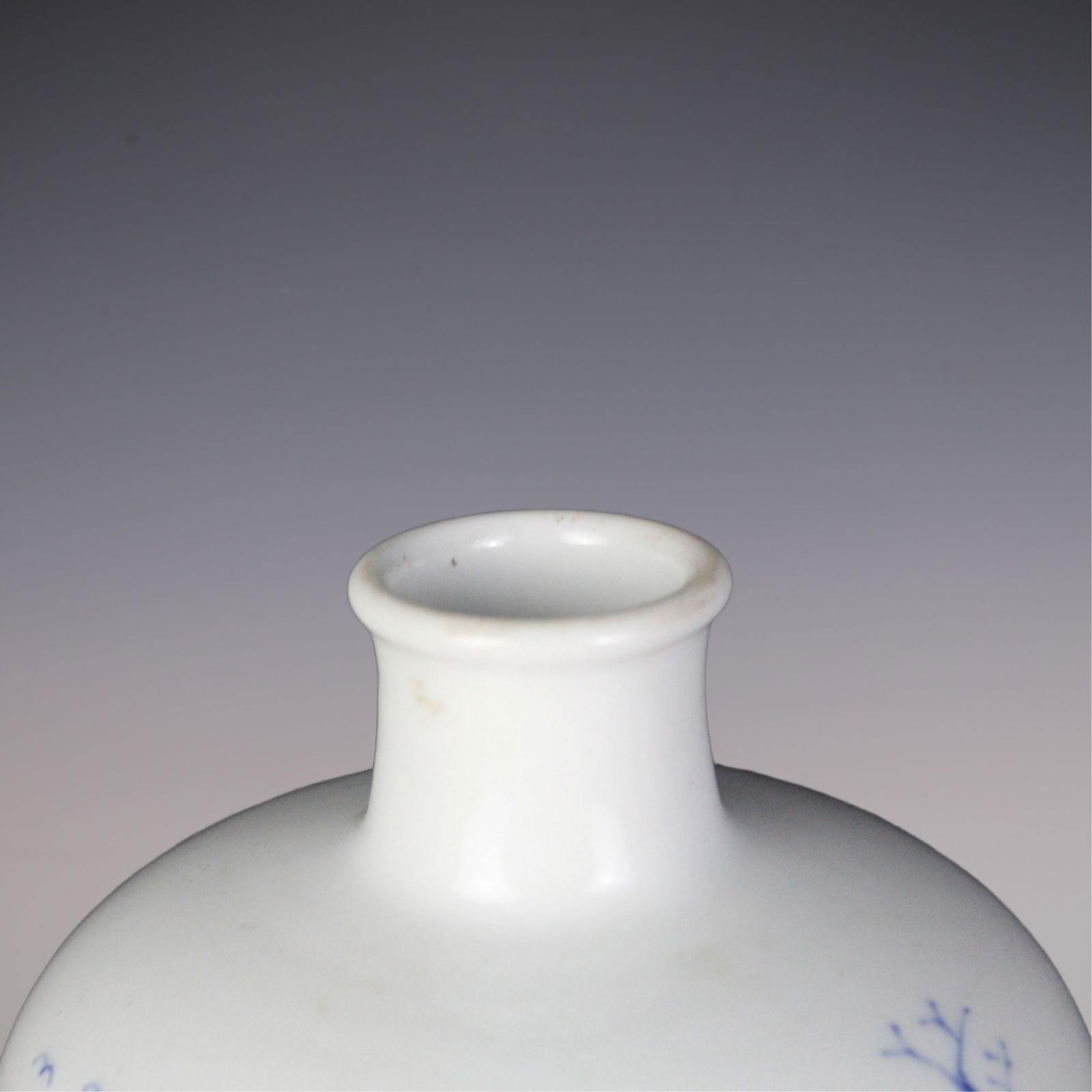 An Exquisite Blue and White Landscape Pattern Vase - 6
