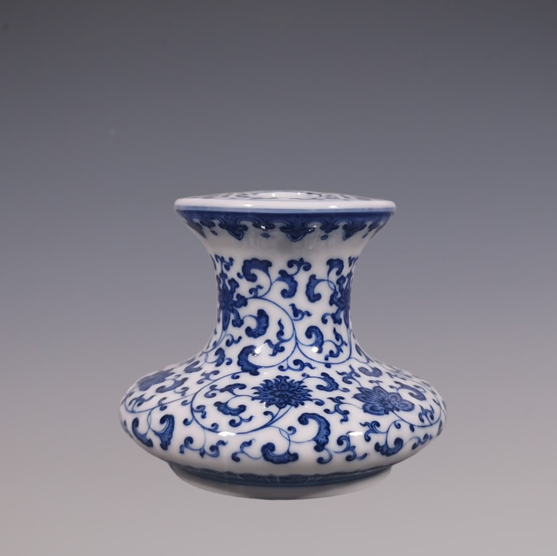 An Exquisite Blue and White Lotus Pattern Vase: An Exquisite Blue and White Lotus Pattern Vase Qing Dynasty, China Yongzheng Six-character Mark Size:8.3cmx10cm (The Dimensions Of All Batches Are Manually Measured.If You Need More Detailed