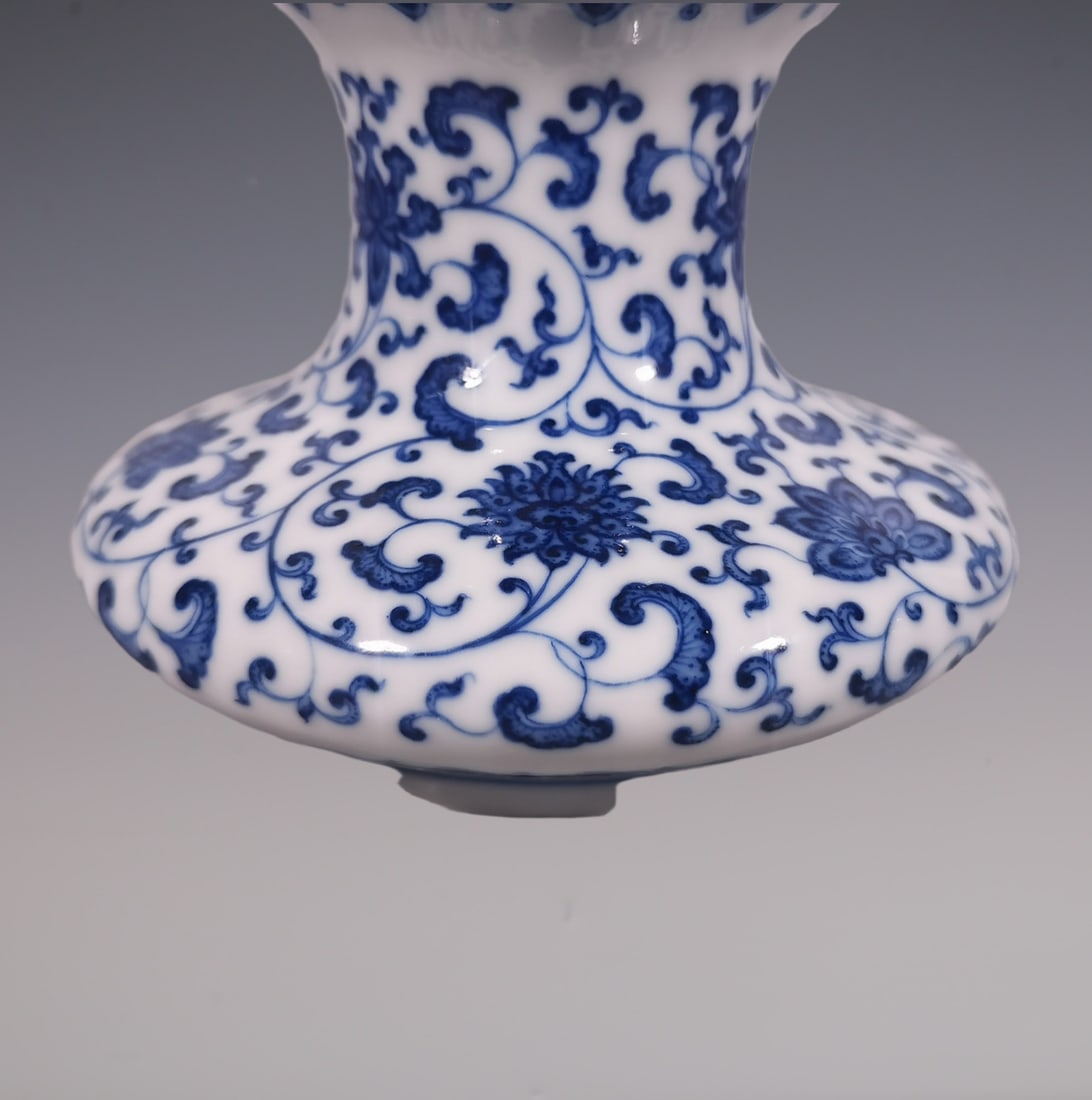 An Exquisite Blue and White Lotus Pattern Vase - 2