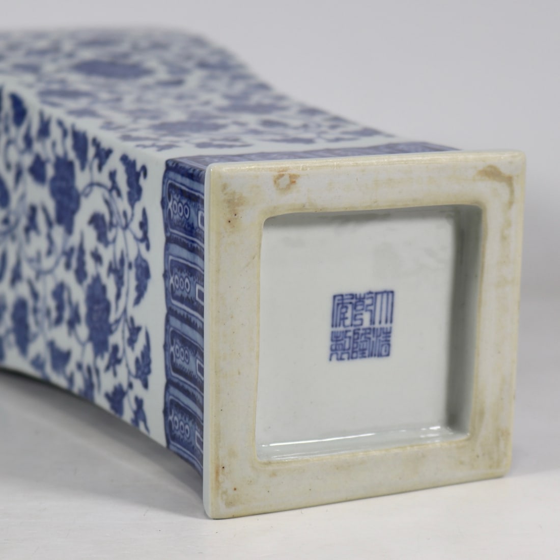 An Exquisite Blue and White Lotus Pattern Vase - 9