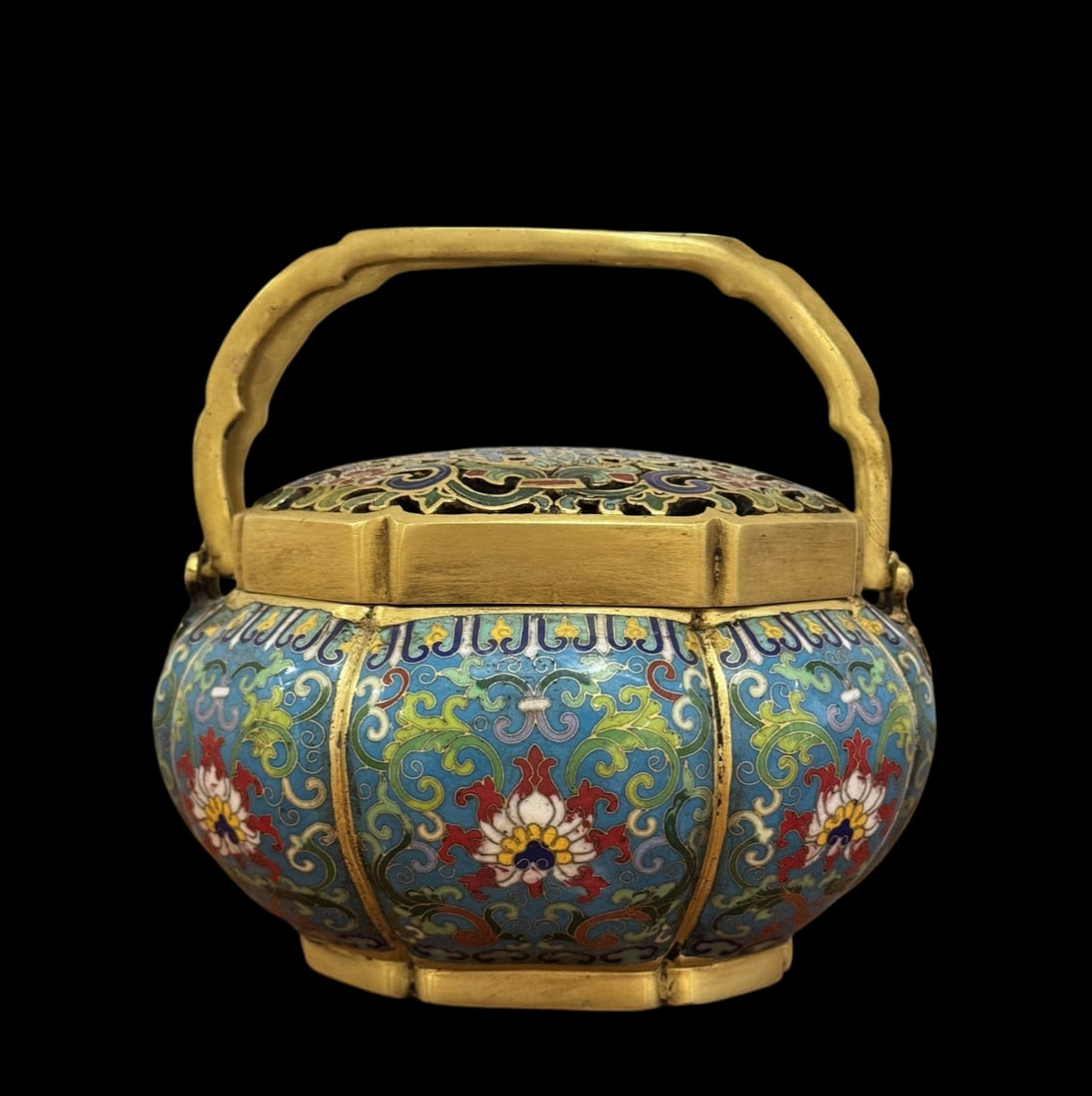 An Exquisite Cloisonne Lotus Pattern Censer: An Exquisite Cloisonne Lotus Pattern Censer Qing Dynasty, China Qianlong Six-character Mark Size:17.5cmx19cm Weight:3.7kg (The Dimensions Of All Batches Are Manually Measured.If You Need More
