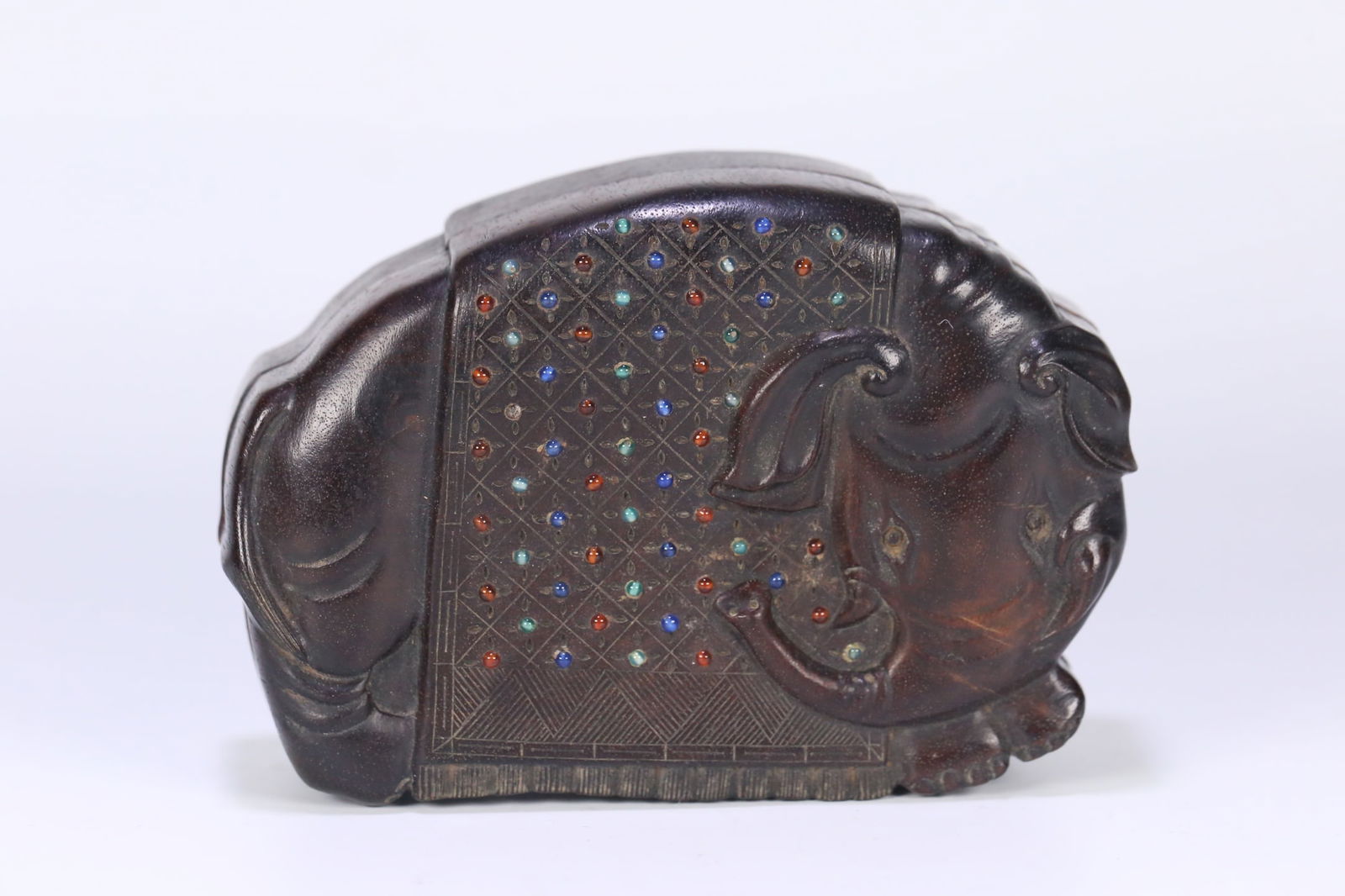 An Exquisite Zitanwood Inlaid Gems Elephant-Shaped Box: An Exquisite Zitanwood Inlaid Gems Elephant-Shaped Box Qing Dynasty, China Size:12.7cmx8.6cmx4.2cm Weight:221.6g (The Dimensions Of All Batches Are Manually Measured.If You Need More Detailed